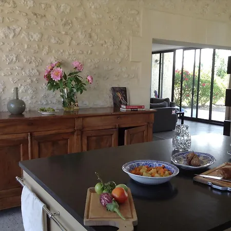 Le Domaine Des Aguins * סוז'ון
