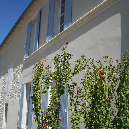 בית כפרי Le Domaine Des Aguins *