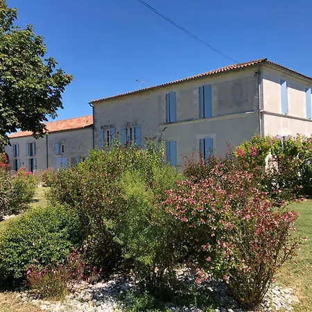 Летний дом Le Domaine Des Aguins *