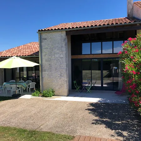 Le Domaine Des Aguins Casa rural Saujon