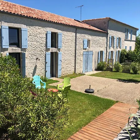 Le Domaine Des Aguins