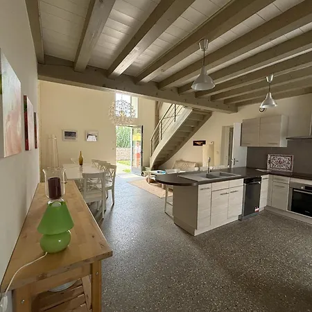 Летний дом Le Domaine Des Aguins *