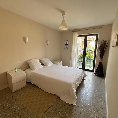 Le Domaine Des Aguins בית כפרי