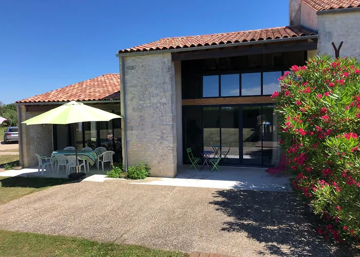 Le Domaine Des Aguins Casa rural Saujon